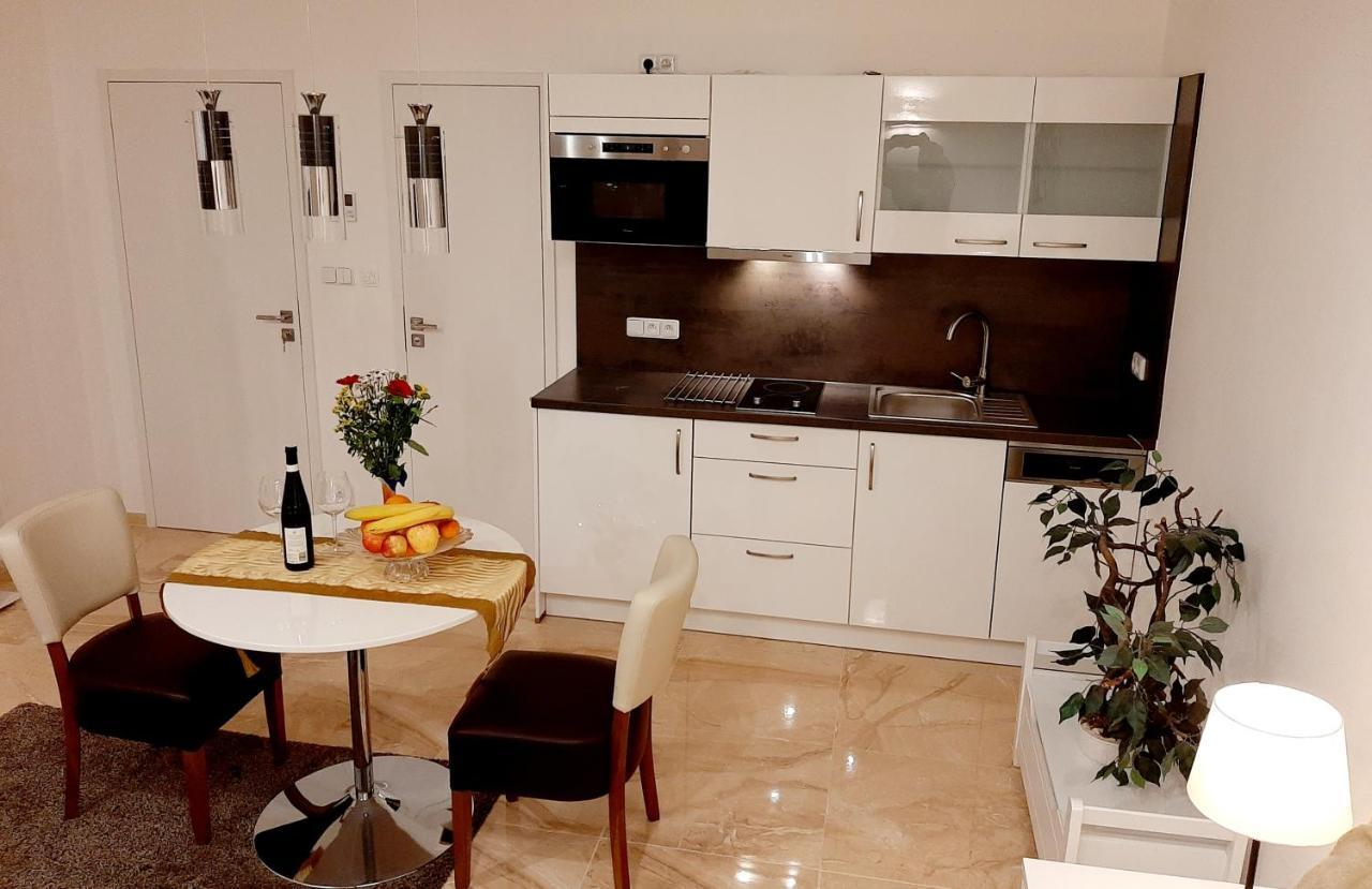 Nobless Apartments Holedna Бърно Екстериор снимка