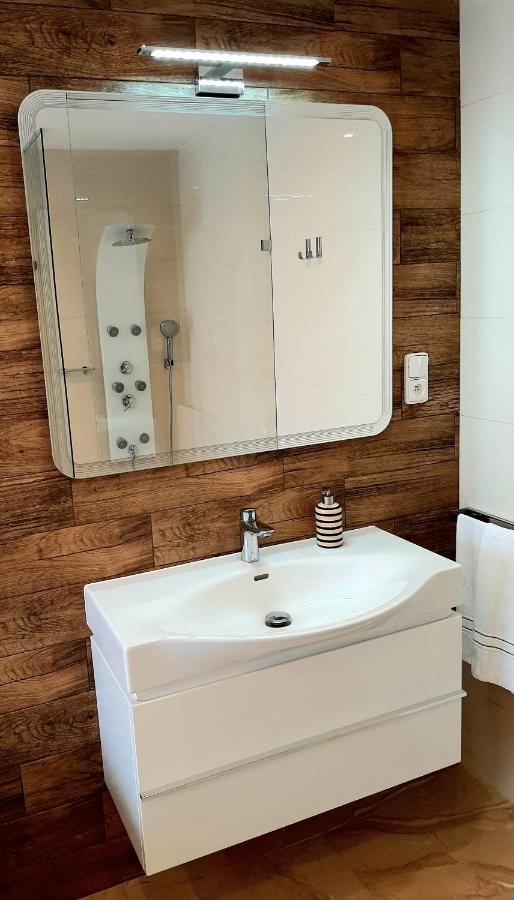 Nobless Apartments Holedna Бърно Екстериор снимка