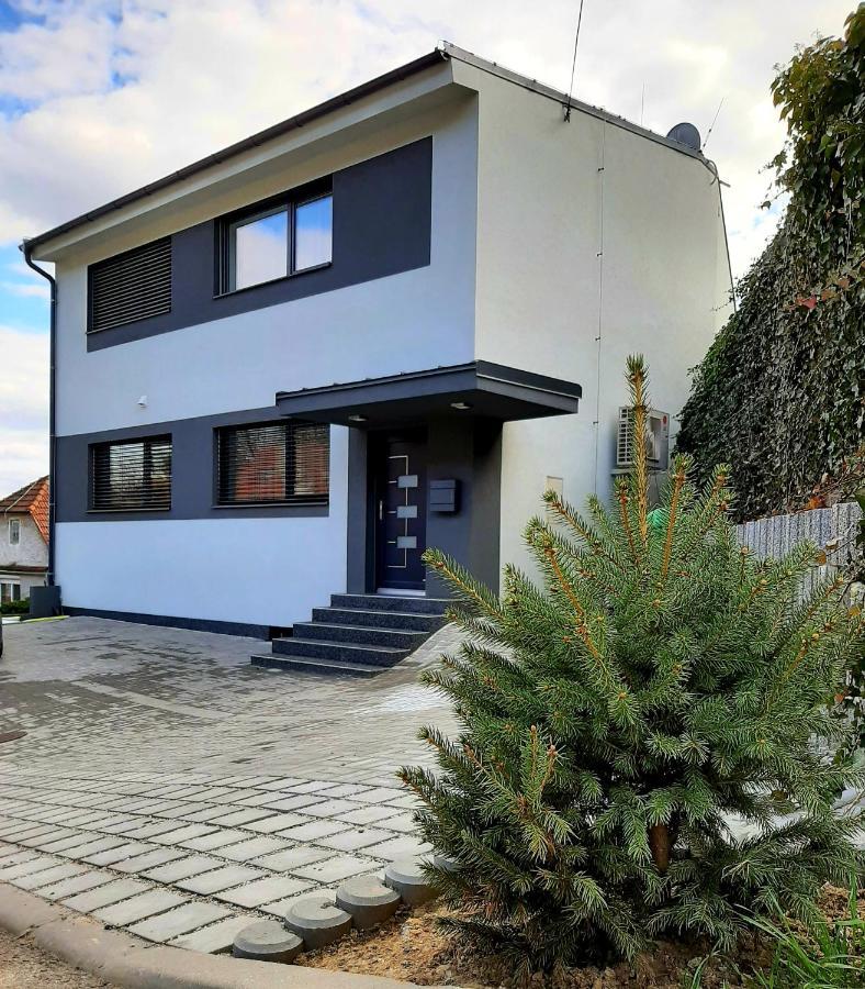 Nobless Apartments Holedna Бърно Екстериор снимка