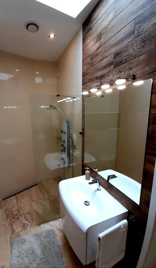Nobless Apartments Holedna Бърно Екстериор снимка