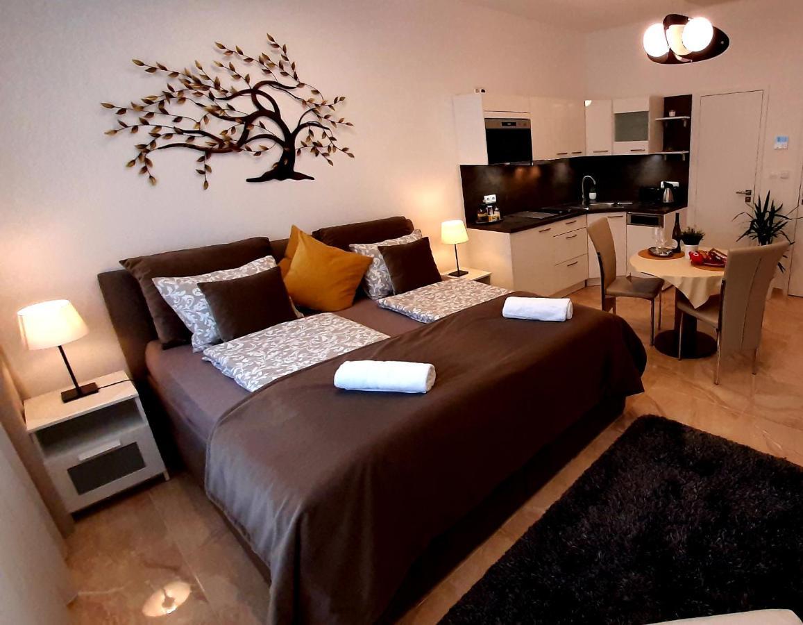 Nobless Apartments Holedna Бърно Екстериор снимка
